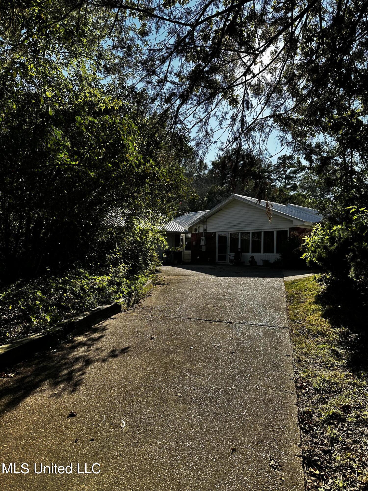 231 Zelma Lane Florence, MS 39073 - Photo 2 of 38 IMG_0694