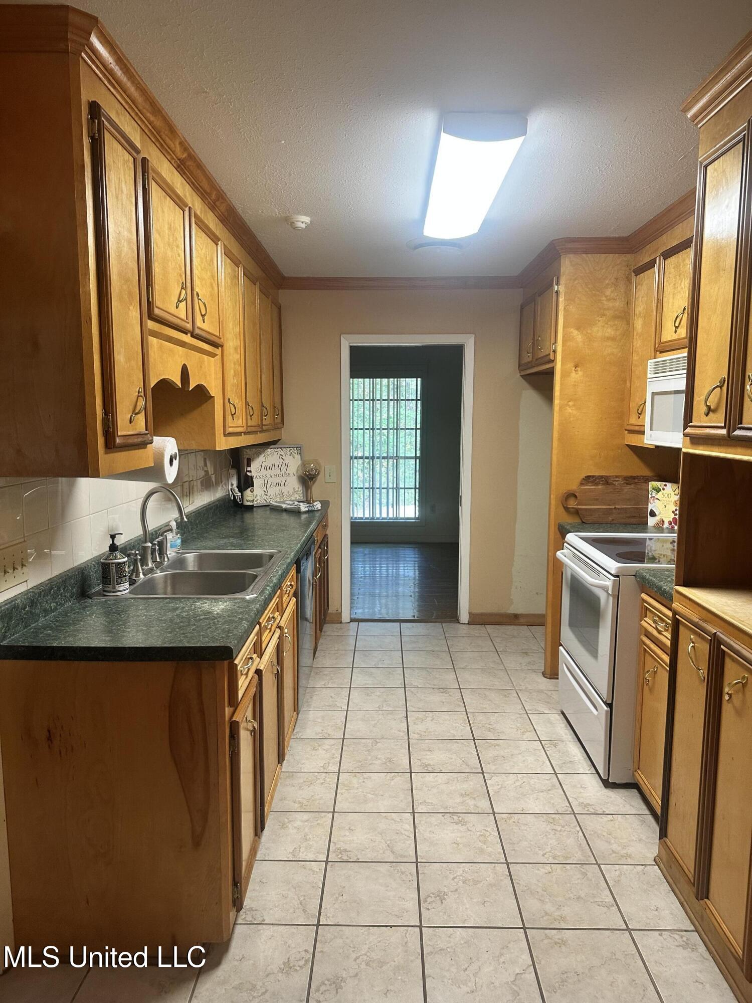 231 Zelma Lane Florence, MS 39073 - Photo 10 of 38 IMG_3825