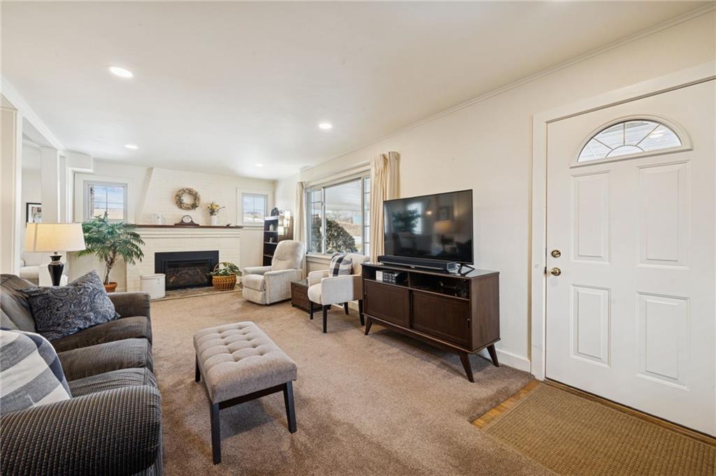 1336 Sarver Road Freeport, PA 16229 - Photo 4 of 49 Plenty of space in the living room
