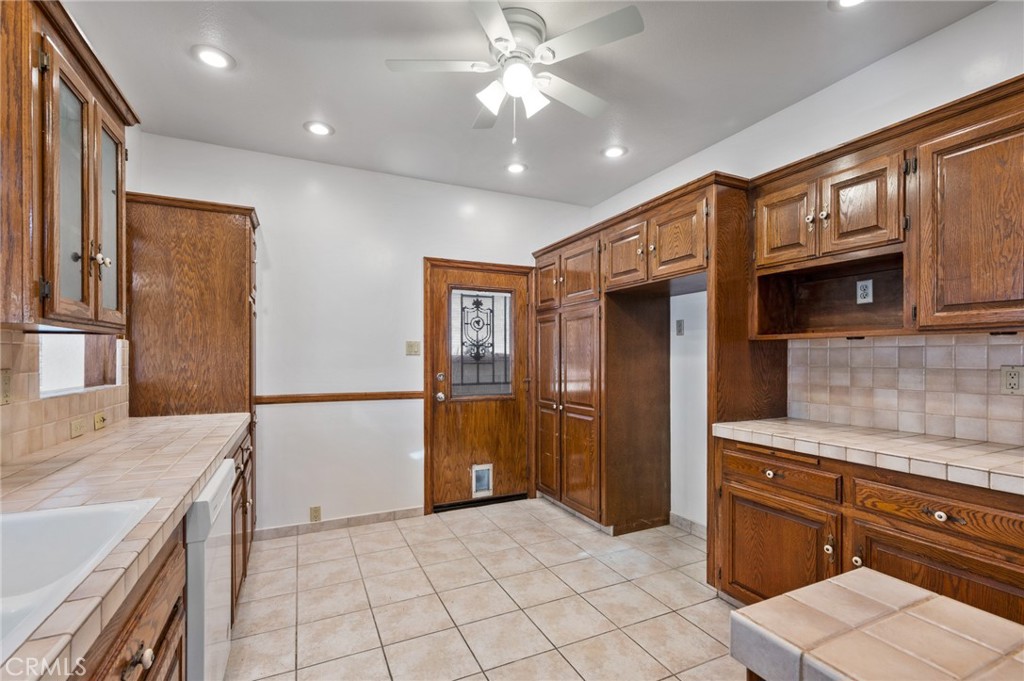 929 East 37th Street Long Beach, CA 90807 - Photo 16 of 32