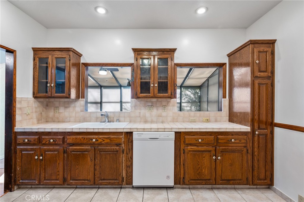 929 East 37th Street Long Beach, CA 90807 - Photo 19 of 32