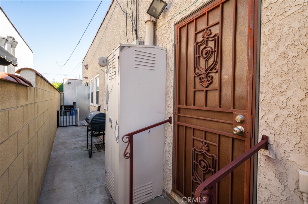 929 East 37th Street Long Beach, CA 90807 - Photo 28 of 32