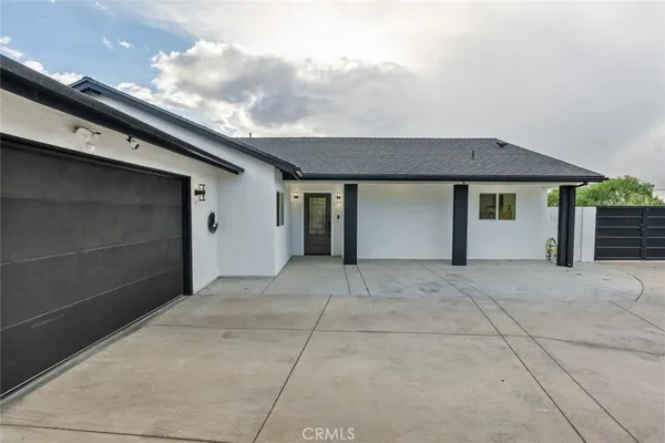 a view of a house with a garage