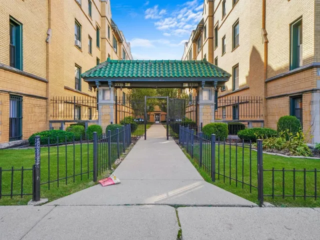 $1,850 | 2334.5 North Spaulding Avenue, Unit 1A, Chicago, IL 60647