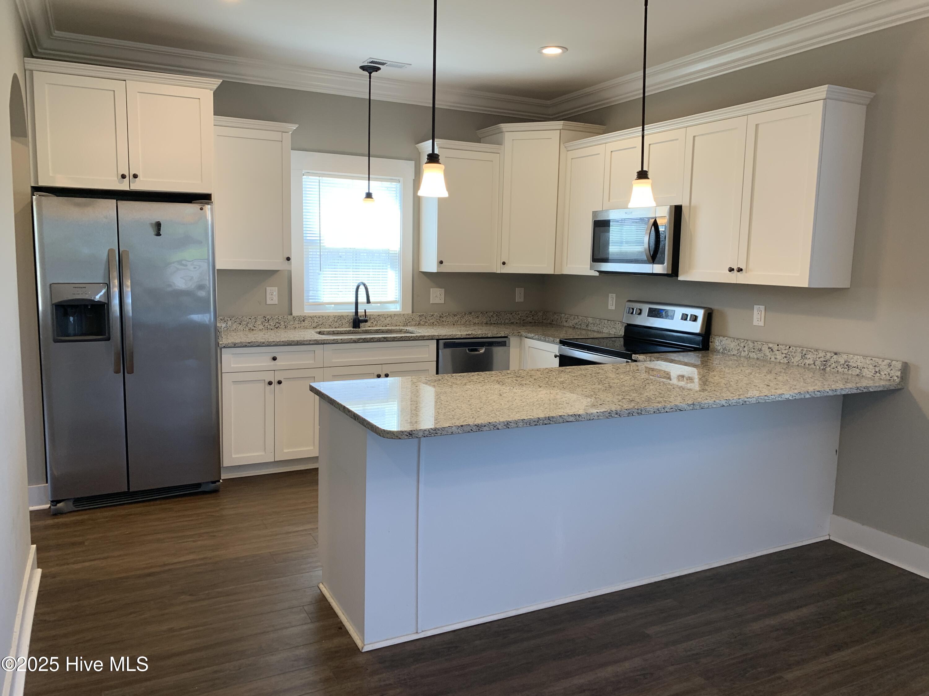 423 Elgin Road Hubert, NC 28539 - Photo 2 of 5 Kitchen