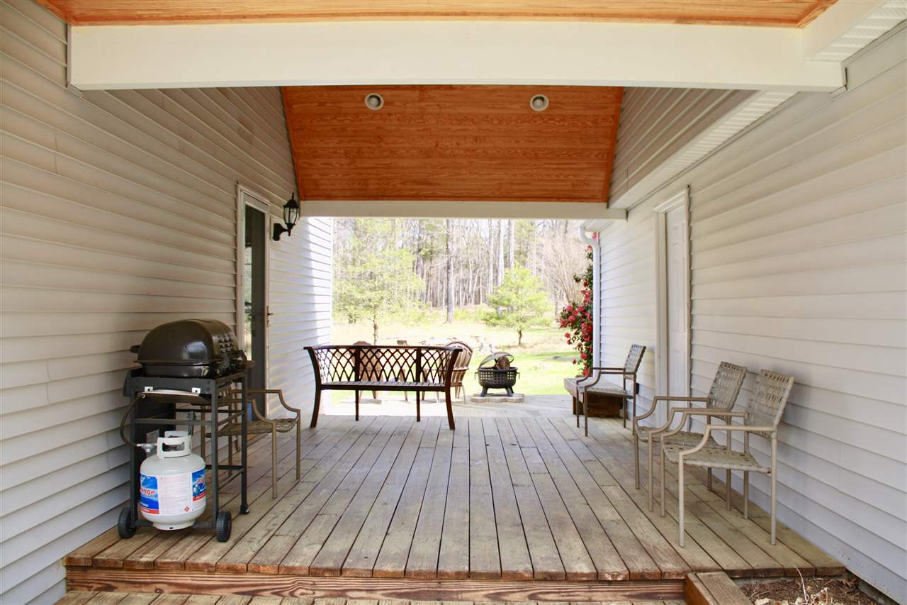 Side breezeway for entertaining or enjoying the view