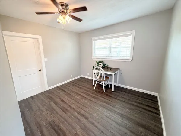 $1,975 | 307 Bellmar Lane, Friendswood, TX 77546