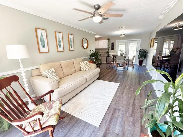 $1,975 | 307 Bellmar Lane, Friendswood, TX 77546