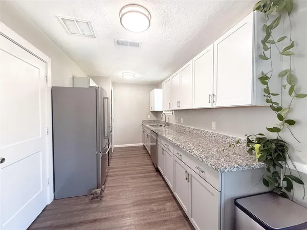$1,975 | 307 Bellmar Lane, Friendswood, TX 77546