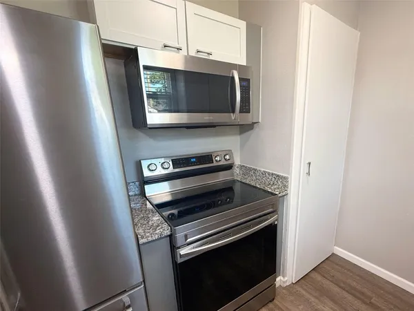 $1,975 | 307 Bellmar Lane, Friendswood, TX 77546