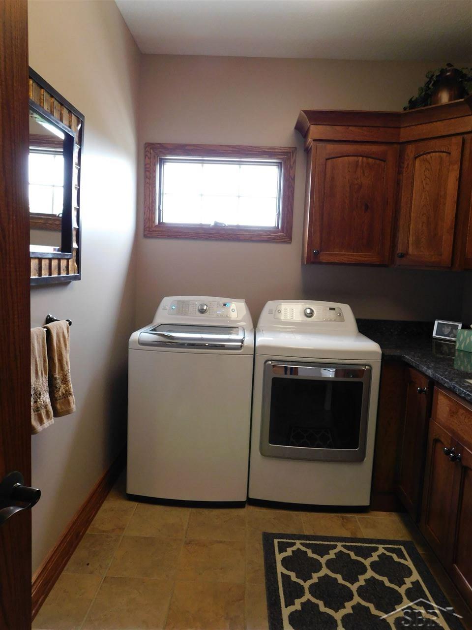 7089 Hupfer Road Freeland, MI 48623 - Photo 28 of 37 Laundry Room
