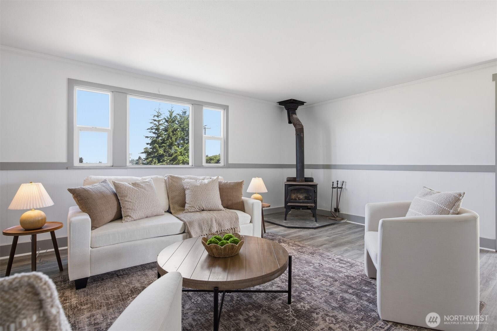 6791 Noon Road Everson, WA 98247 - Photo 8 of 38 a living room with furniture and a potted plant