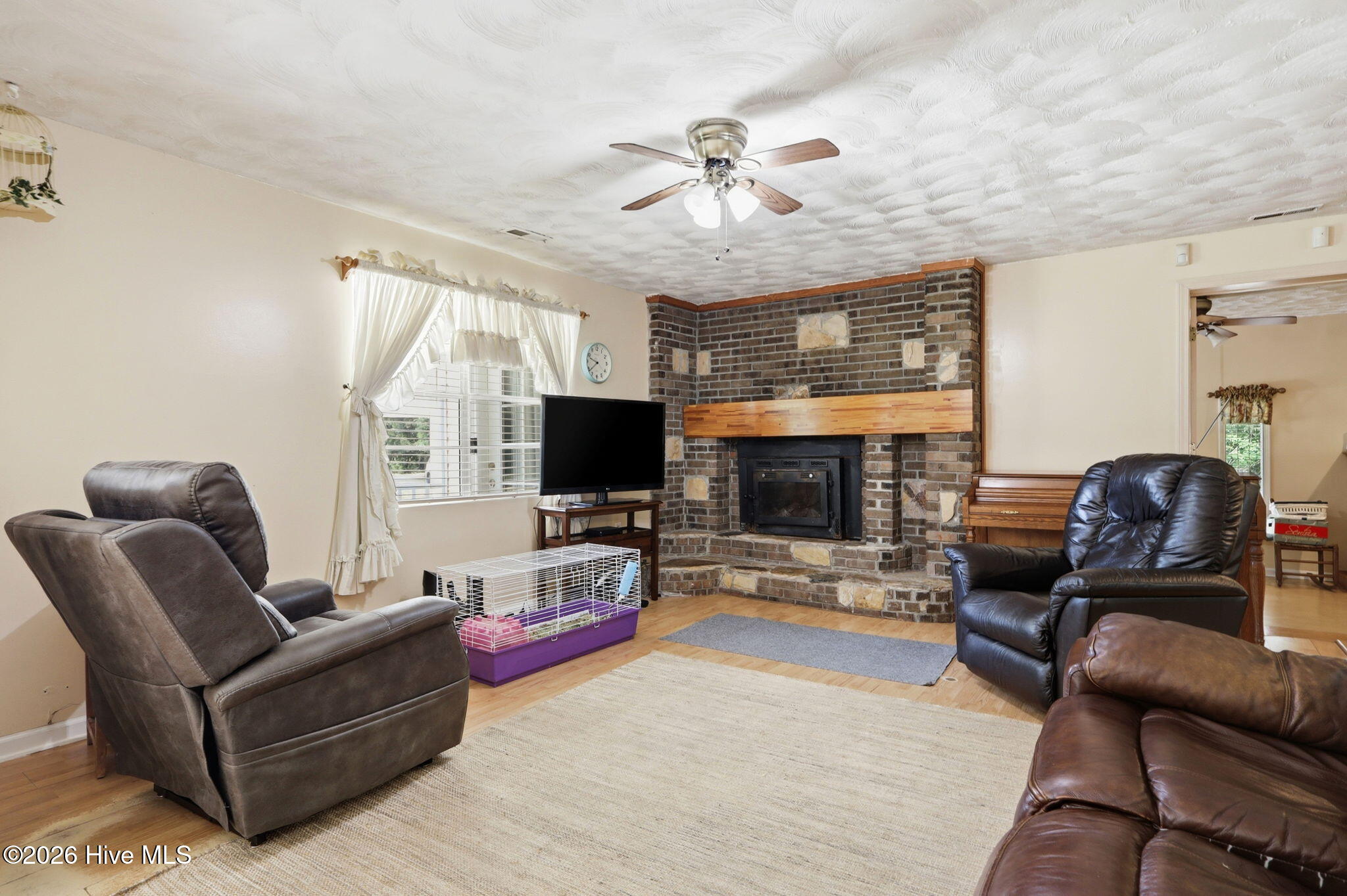 284 Laurel Road Beaufort, NC 28516 - Photo 3 of 41 Living Room
