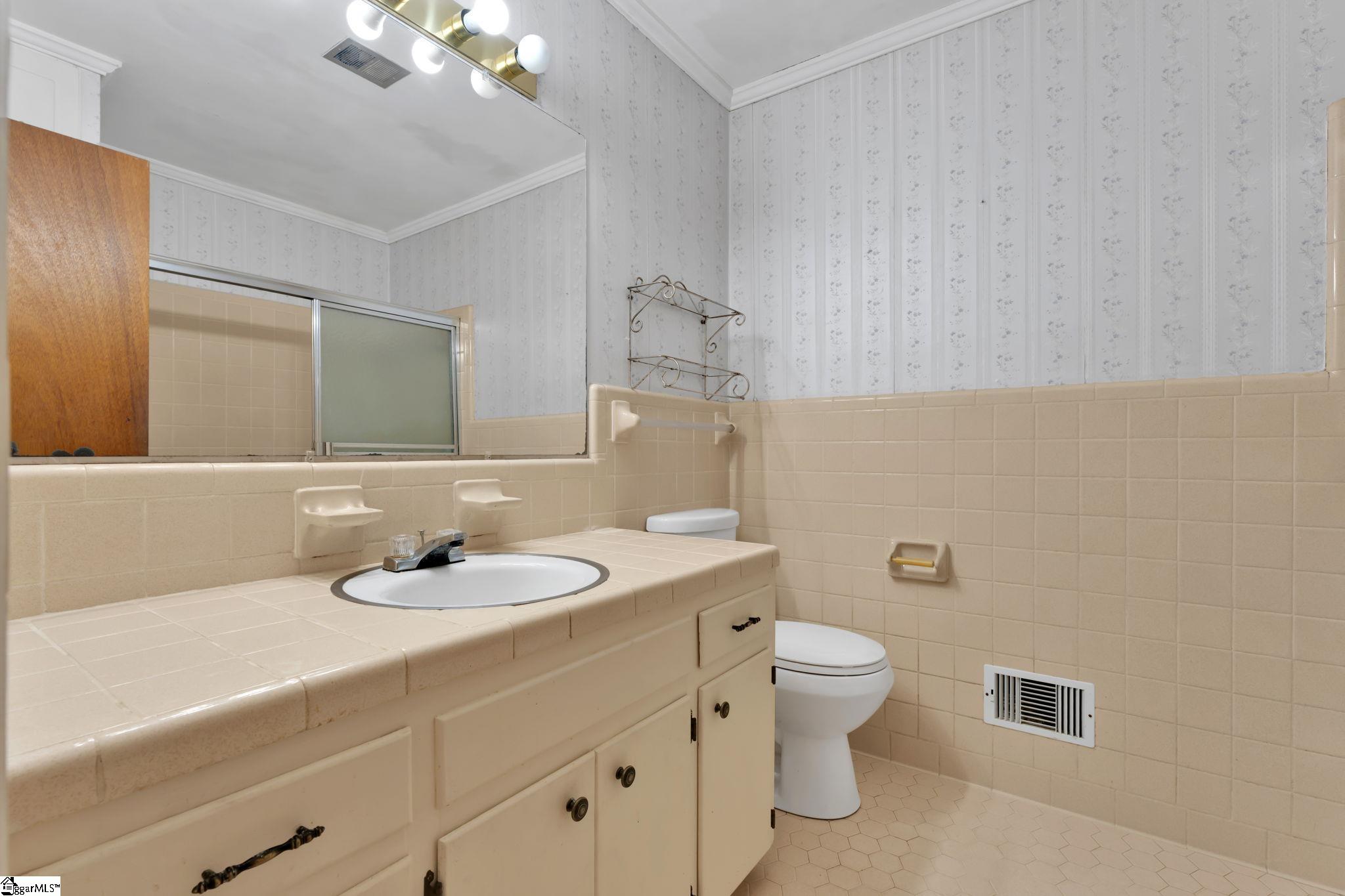 2929 Highway 252 Laurens, SC 29360 - Photo 2 of 22