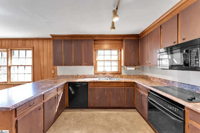 $360,000 | 2929 Highway 252, Laurens, SC 29360