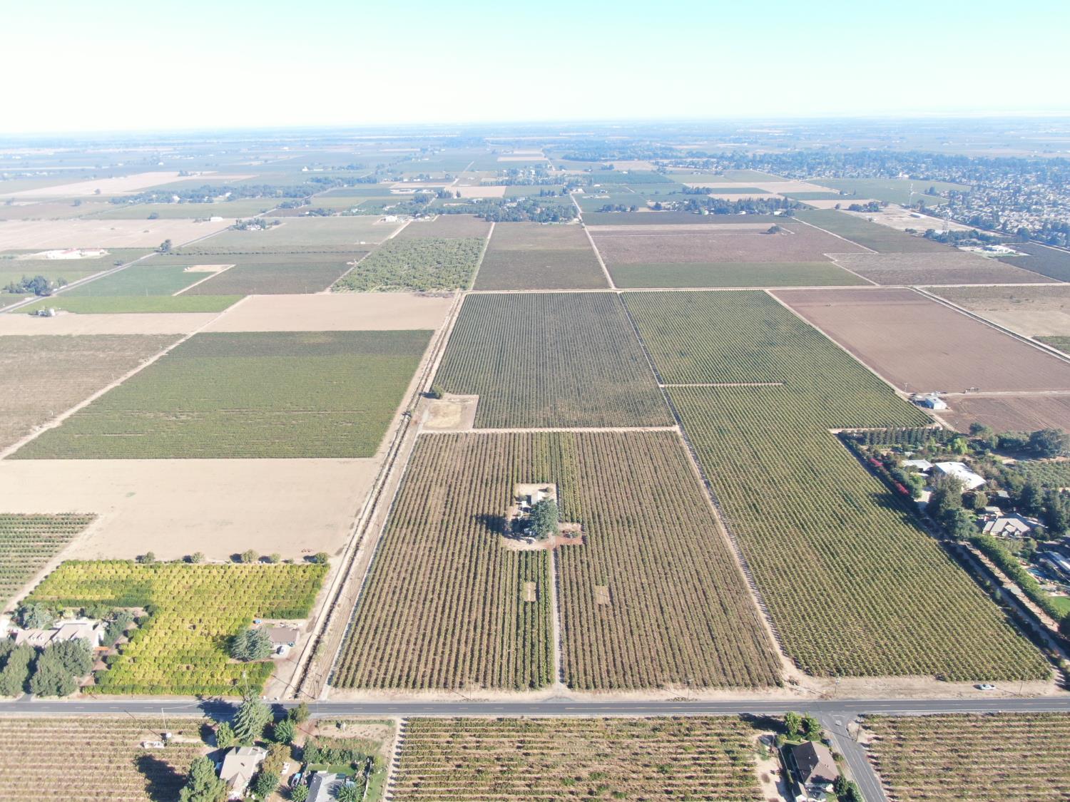 931 West Sargent Road Lodi, CA 95242 - Photo 2 of 8