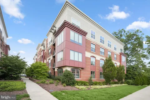 $635,000 | 3985 Norton Place, Unit 101, Fairfax, VA 22030