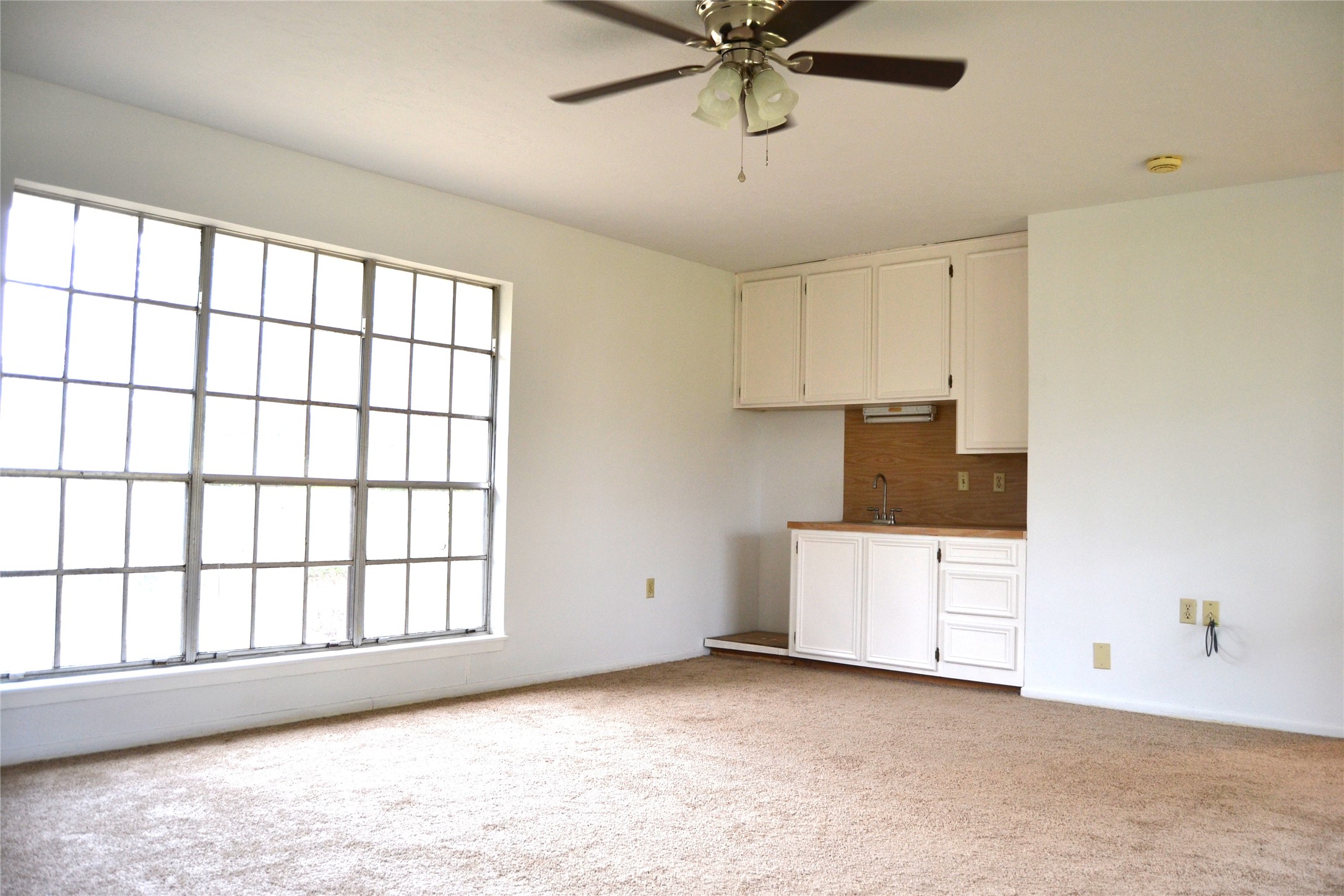 101 Summit Drive Conroe, TX 77303 - Photo 16 of 22 a view of a kitchen with microwave and windows