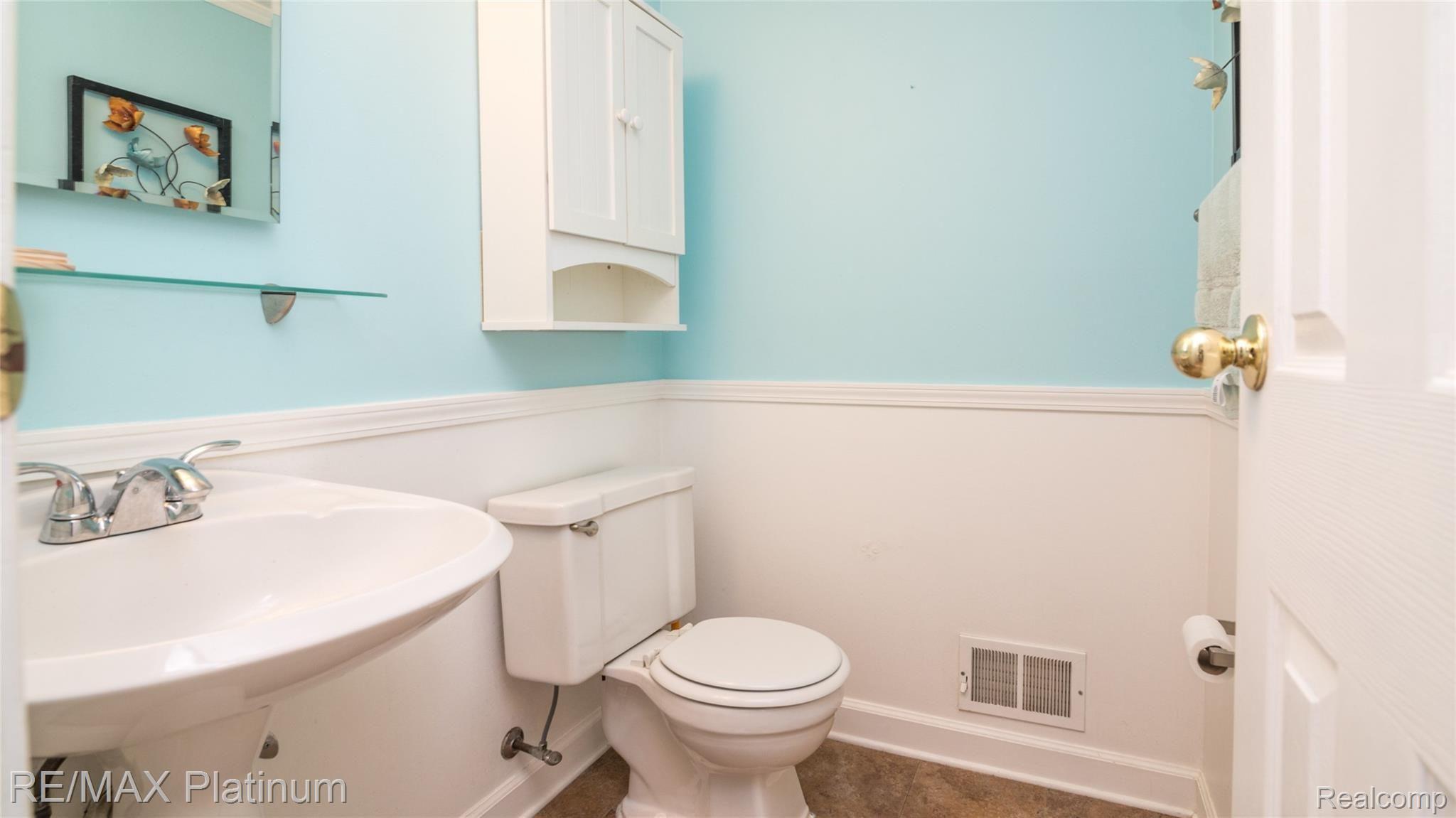 40361 Oak Tree Novi, MI 48375 - Photo 21 of 37 020_11.jpg