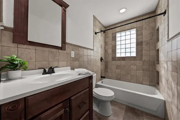 $329,900 | 8125 Summit Street, Kansas City, MO 64114