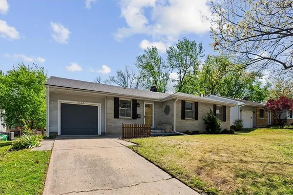 $329,900 | 8125 Summit Street, Kansas City, MO 64114