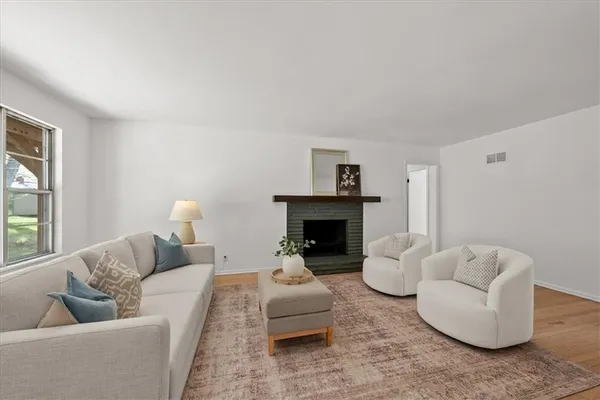 $329,900 | 8125 Summit Street, Kansas City, MO 64114