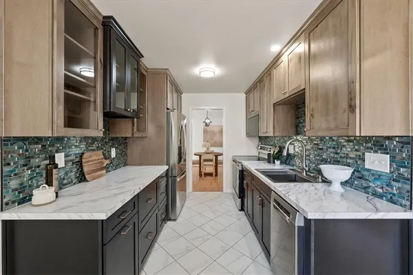 $329,900 | 8125 Summit Street, Kansas City, MO 64114