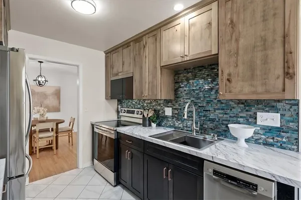 $329,900 | 8125 Summit Street, Kansas City, MO 64114