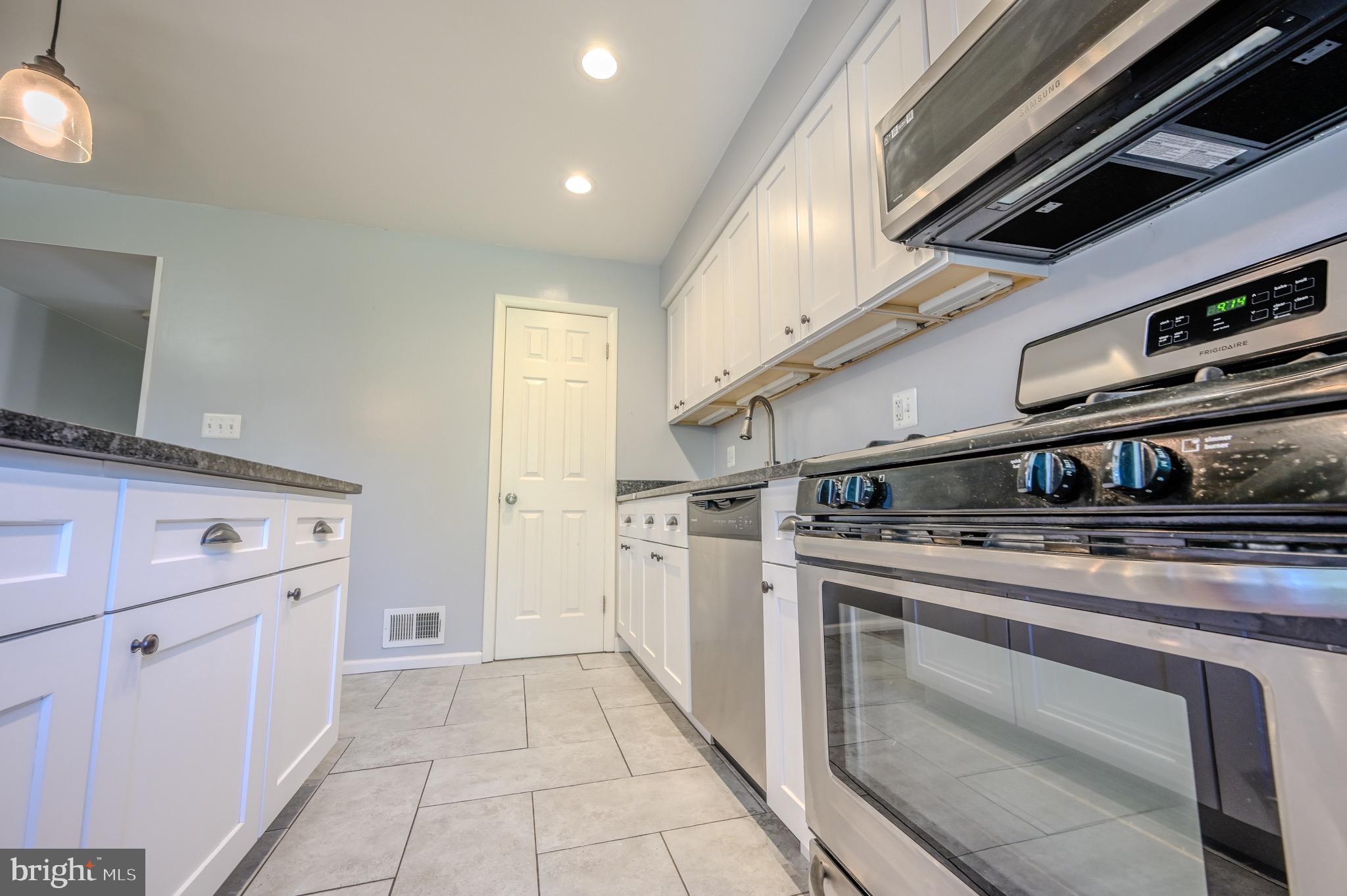 3391 Benbow Court Woodbridge, VA 22193 - Photo 13 of 34 Kitchen
