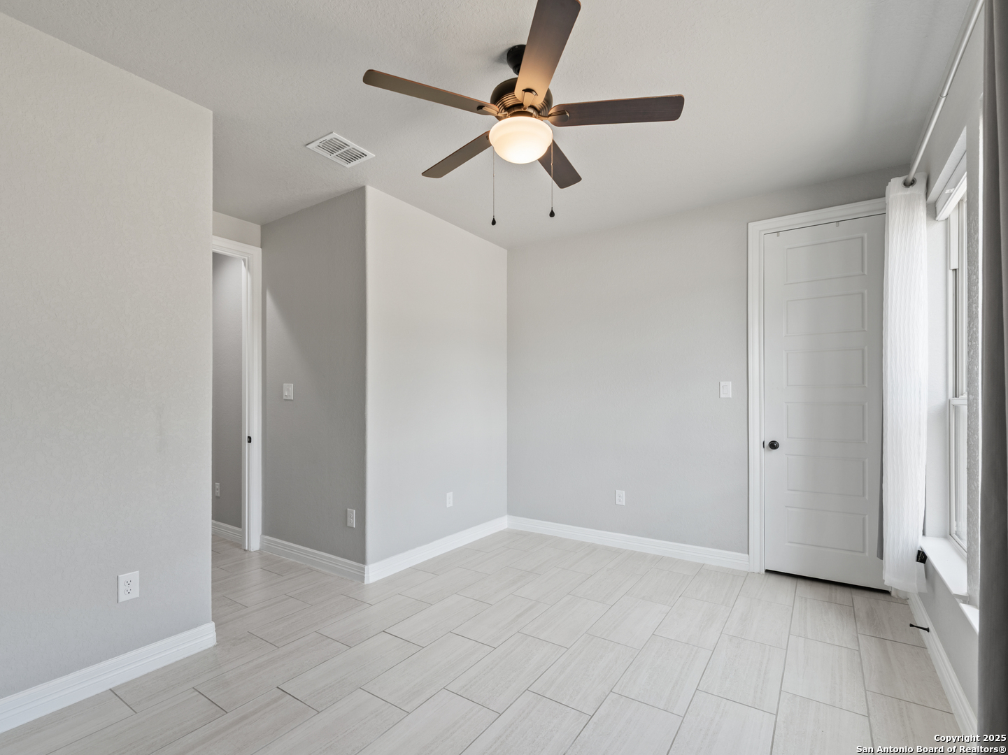 132 West Medium Meadow Drive Lytle, TX 78052 - Photo 20 of 46 a view of an empty room