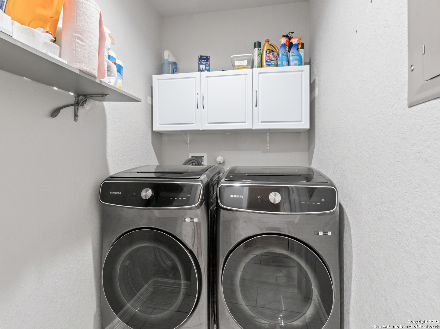 132 West Medium Meadow Drive Lytle, TX 78052 - Photo 32 of 46 a utility room with dryer and washer
