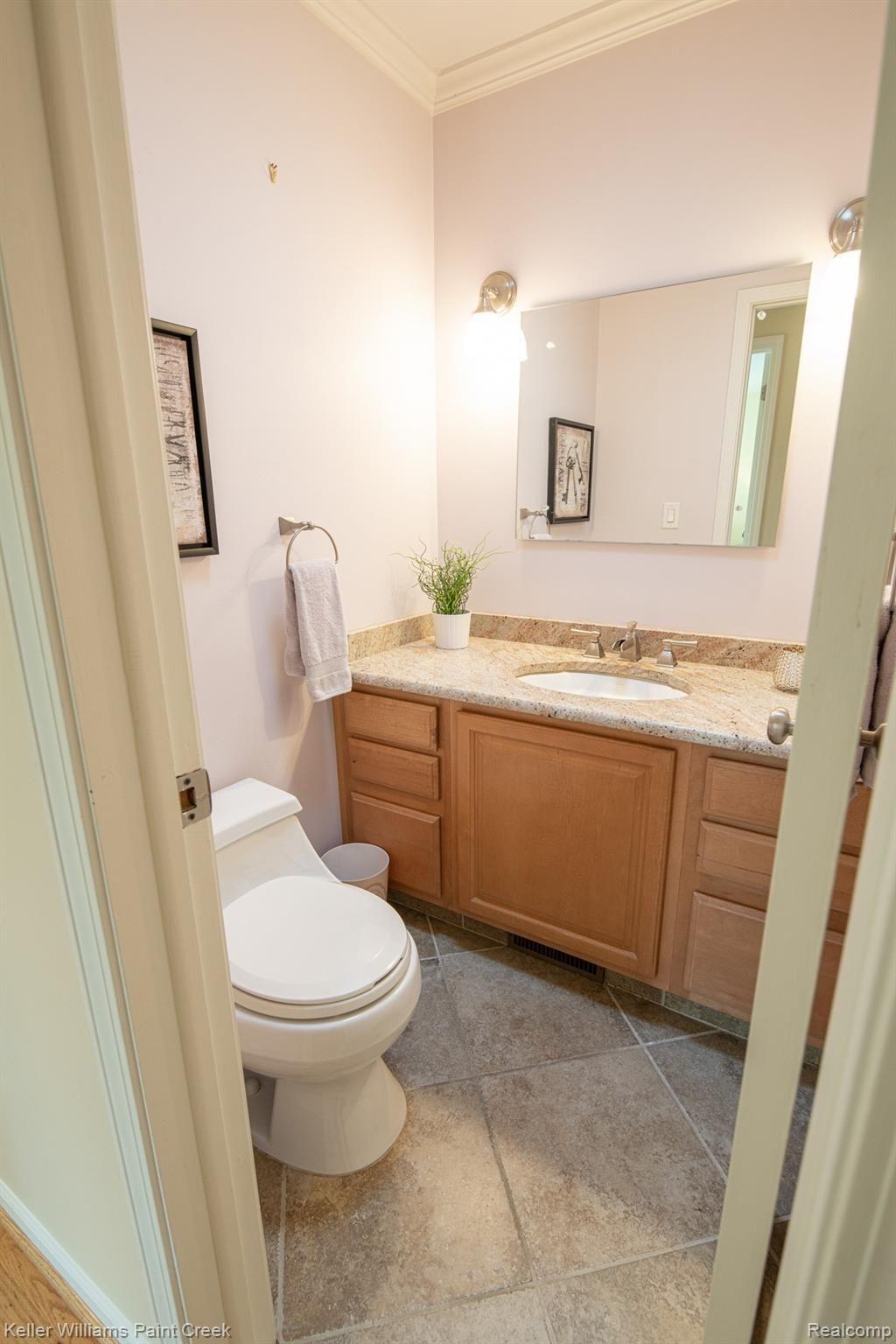 1285 East Gunn Road Rochester, MI 48306 - Photo 28 of 55 1285 E Gunn Road27.jpg