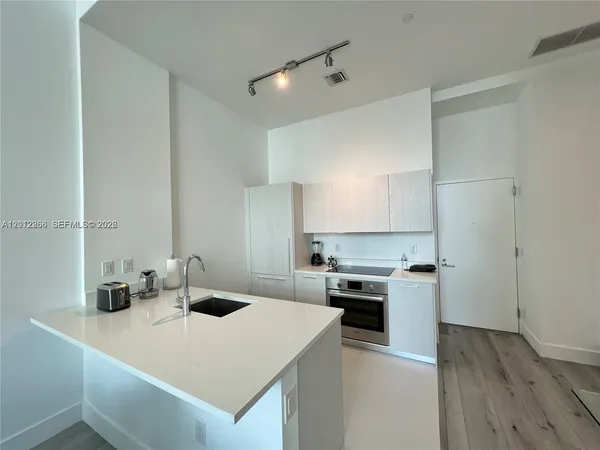 $3,390 | 501 Northeast 31st Street, Unit 404, Miami, FL 33137
