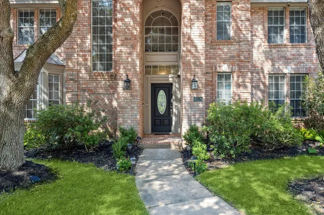 $565,000 | 103 Chatsworth Circle, Sugar Land, TX 77479
