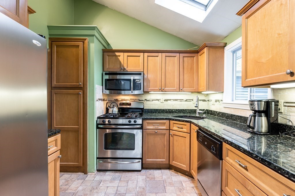 22 Meadowview Road Georgetown, MA 01833 - Photo 4 of 36 Gallery Image 4
