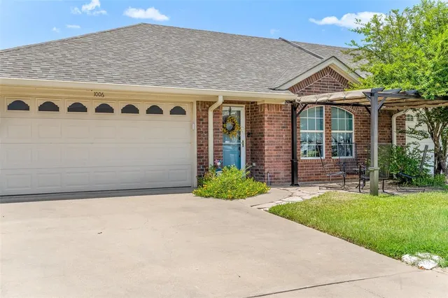 $245,000 | 1006 Teresa Court, Granbury, TX 76048