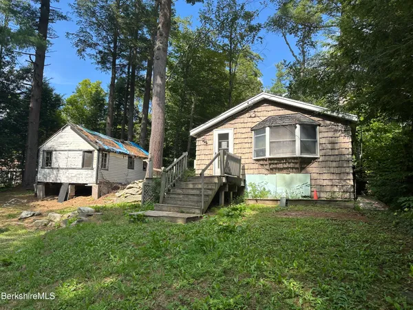 $94,000 | 43 Brook Lane, Becket, MA 01223
