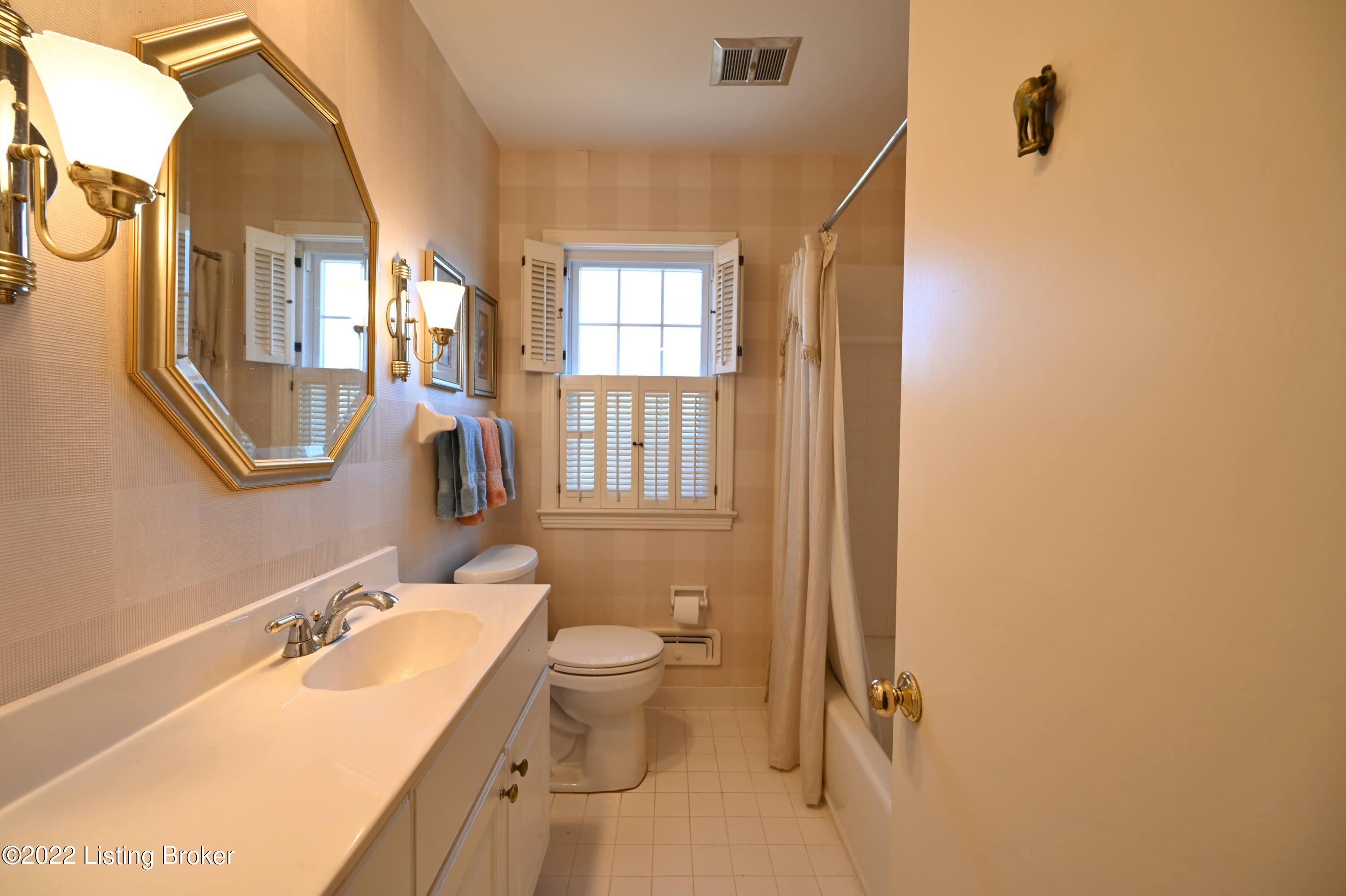 8606 Charing Cross Road Louisville, KY 40222 - Photo 24 of 48 DSC_0312