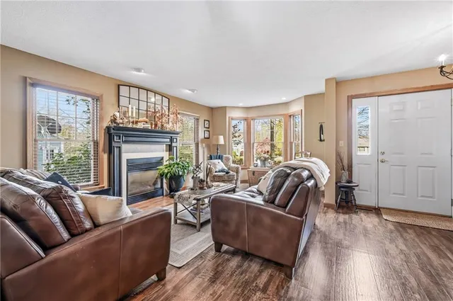 a view of a livingroom with furniture and a ceiling fan