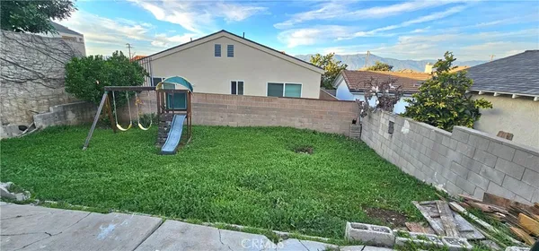 a view of a house with a backyard