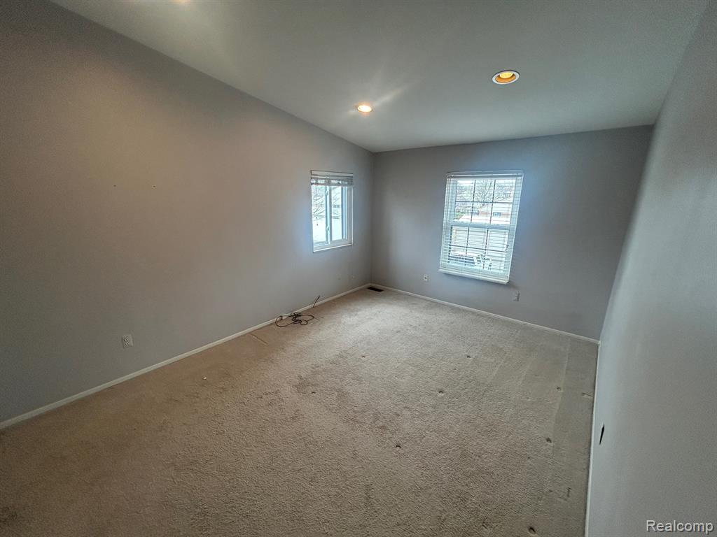 31164 Country Way Farmington Hills, MI 48331 - Photo 18 of 33