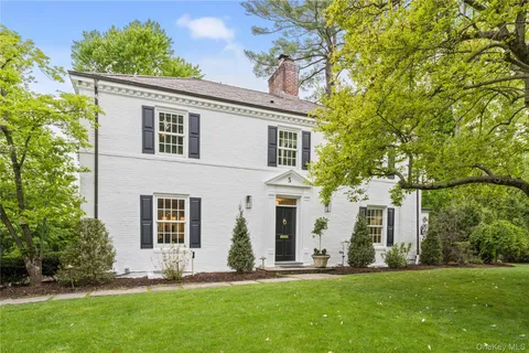 $2,695,000 | 5 Harcourt Road, Scarsdale, NY 10583