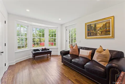 $2,695,000 | 5 Harcourt Road, Scarsdale, NY 10583