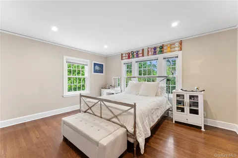 $2,695,000 | 5 Harcourt Road, Scarsdale, NY 10583