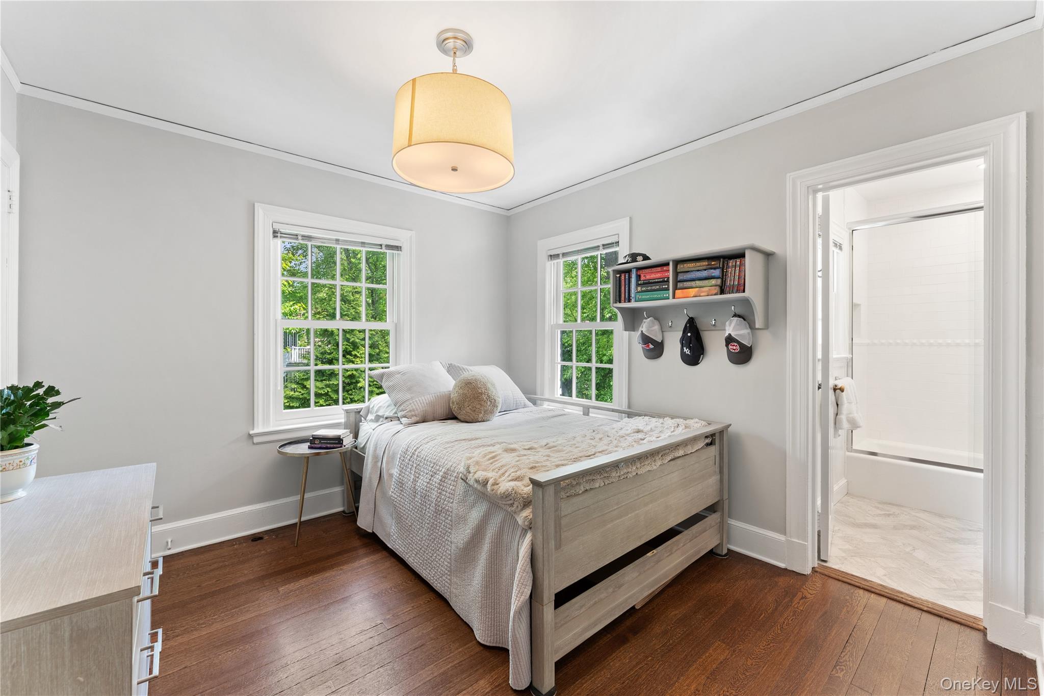 5 Harcourt Road Scarsdale, NY 10583 - Photo 20 of 44 En suite bedroom