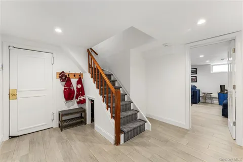$2,695,000 | 5 Harcourt Road, Scarsdale, NY 10583