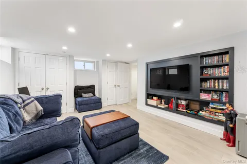 $2,695,000 | 5 Harcourt Road, Scarsdale, NY 10583