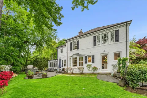 $2,695,000 | 5 Harcourt Road, Scarsdale, NY 10583