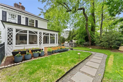 $2,695,000 | 5 Harcourt Road, Scarsdale, NY 10583
