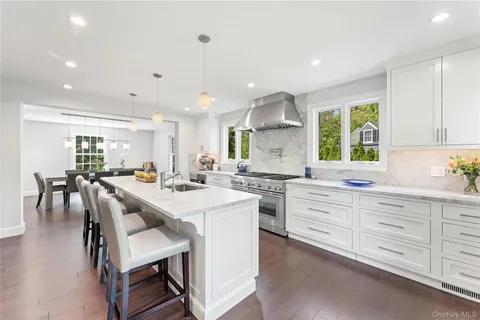 $2,695,000 | 5 Harcourt Road, Scarsdale, NY 10583